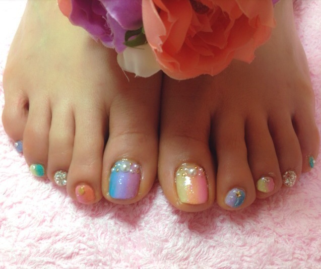 フットネイル パステル縦グラデーション 京都宇治のネイルサロン ｎａｉｌ ｓａｌｏｎ ｐｌｕｍｓ