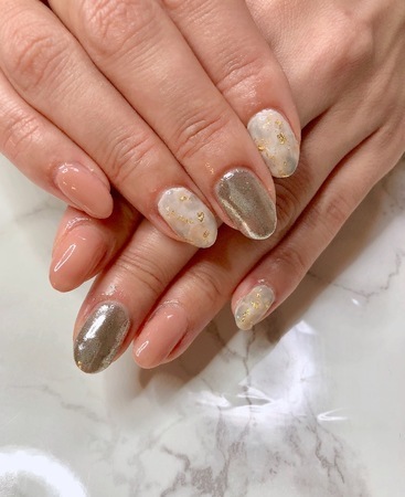 グレー系 ニュアンスネイル 京都宇治のネイルサロン ｎａｉｌ ｓａｌｏｎ ｐｌｕｍｓ