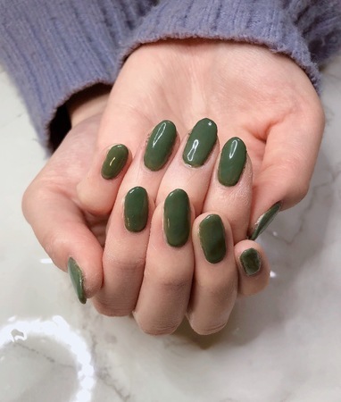 カーキ シンプルネイル 京都宇治のネイルサロン ｎａｉｌ ｓａｌｏｎ ｐｌｕｍｓ