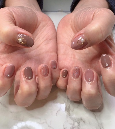 ピンクベージュ モカブラウン ネイル 京都宇治のネイルサロン ｎａｉｌ ｓａｌｏｎ ｐｌｕｍｓ